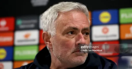 Đội nhà bị loại, Mourinho tố trọng tài VAR bỏ qua 3 quả phạt đền